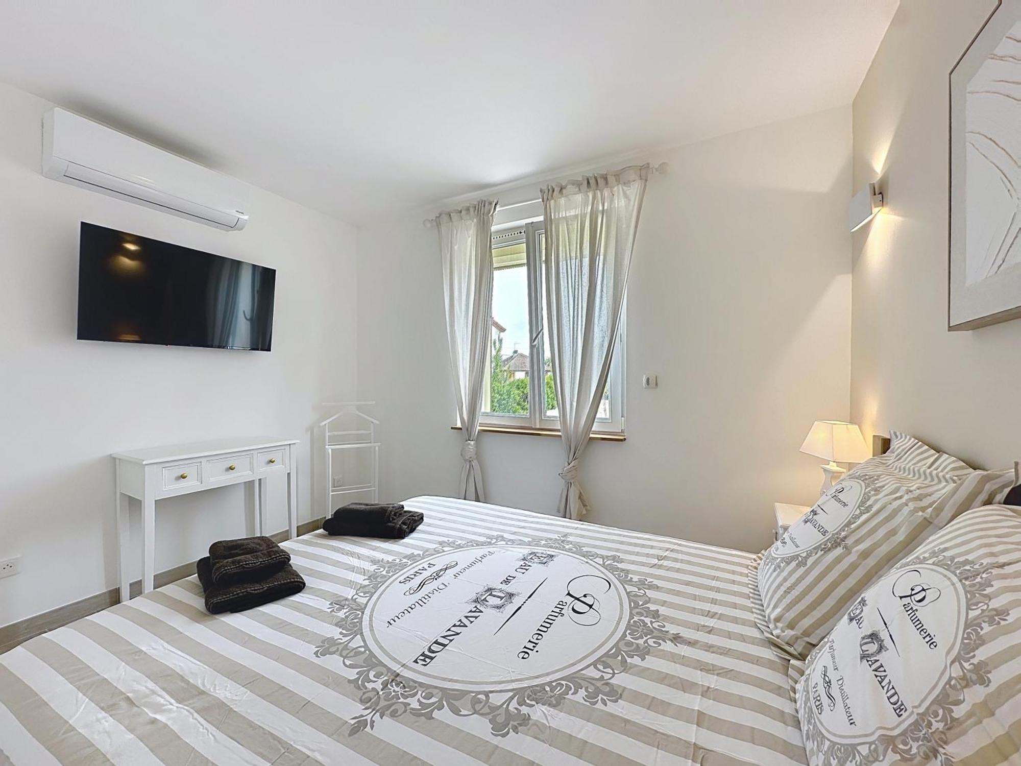 Charmante Maison 2 Chambres Avec Cour Et Jardin Sainte-Savine Экстерьер фото
