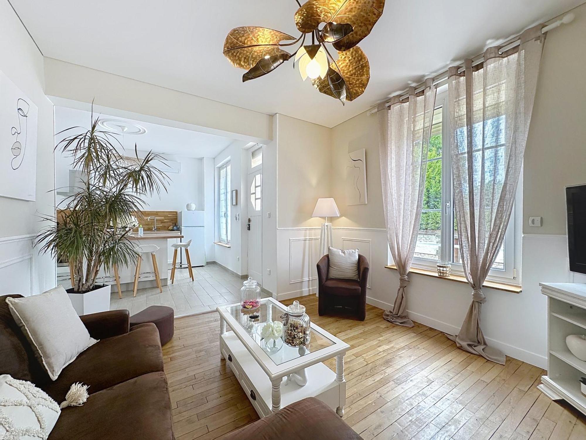Charmante Maison 2 Chambres Avec Cour Et Jardin Sainte-Savine Экстерьер фото