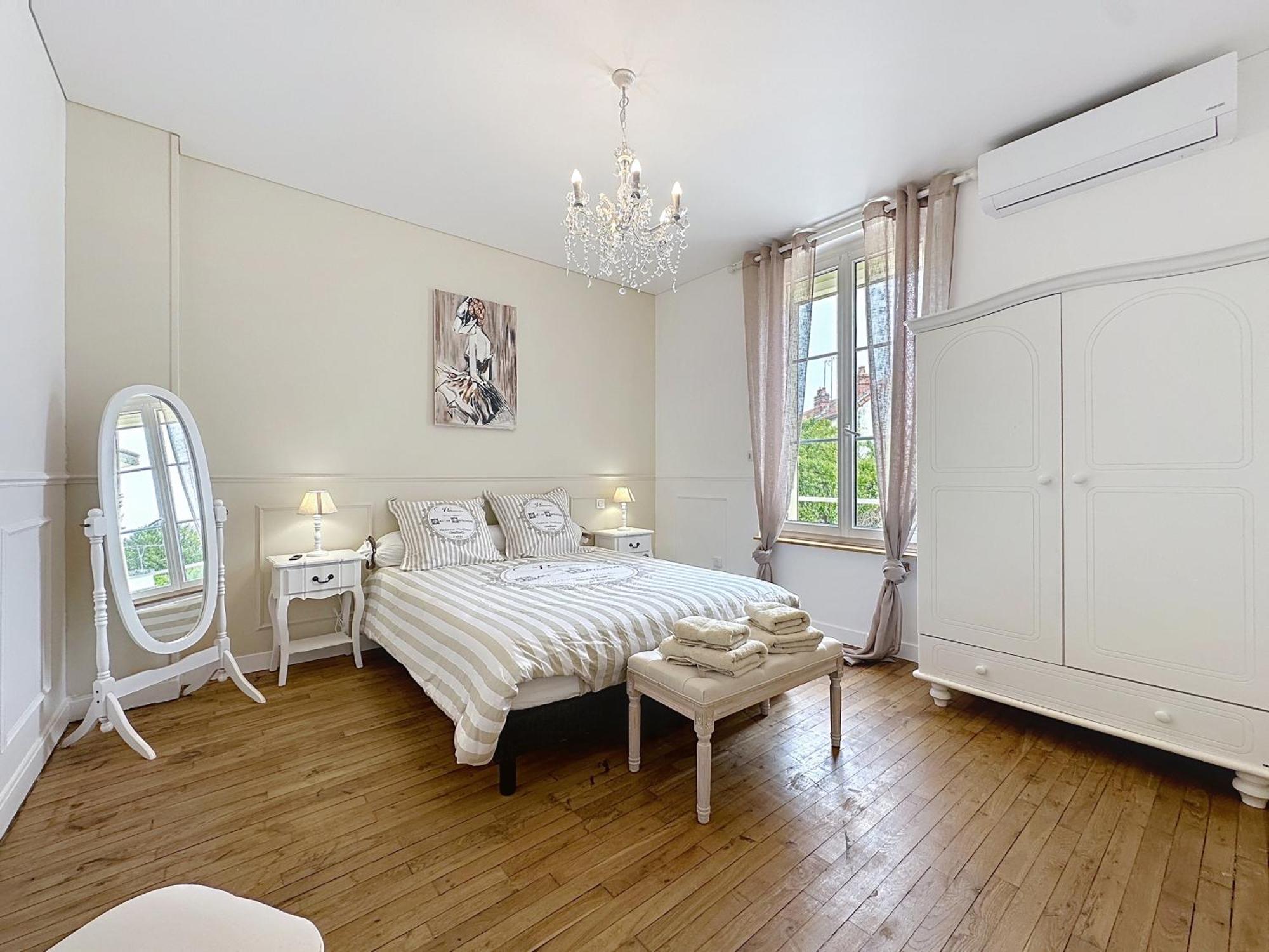 Charmante Maison 2 Chambres Avec Cour Et Jardin Sainte-Savine Экстерьер фото